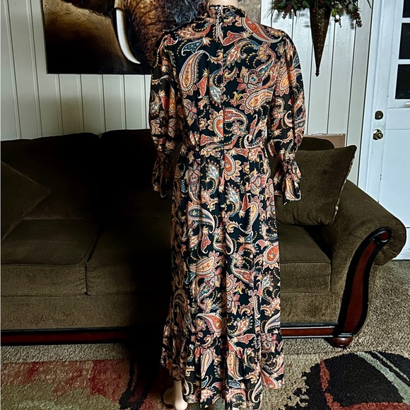 Julia Jordan • Size 4 • Floral/Paisley • Fall Colors • Brown/Beige/Yellow •Dress - Picture 14 of 16